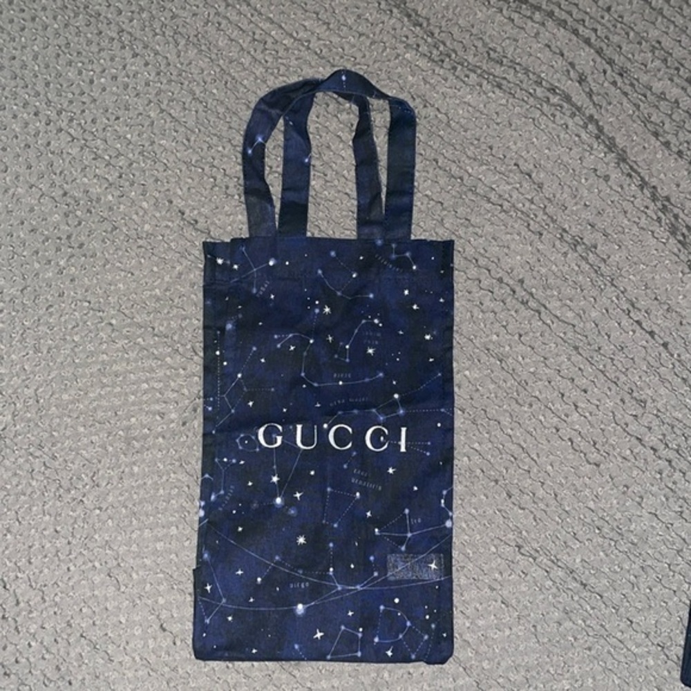 Gucci Authentic Holiday Season 2022 Cloth
Shopping- Gift Bag